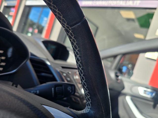 FORD Fiesta usata, con Bluetooth
