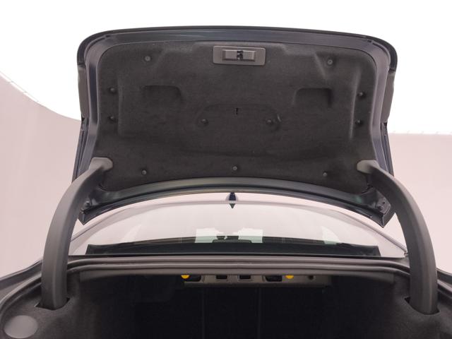 JAGUAR XE usata, con USB