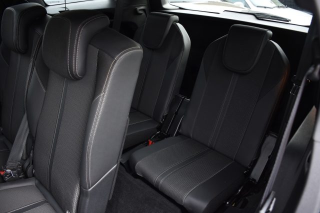 PEUGEOT 5008 usata, con Cerchi in lega
