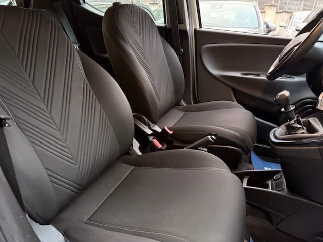 LANCIA Ypsilon usata, con Fendinebbia