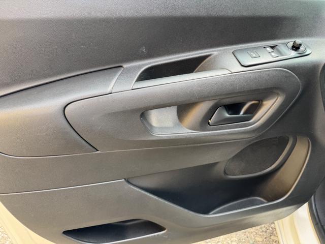 OPEL Combo usata, con Sedile posteriore sdoppiato