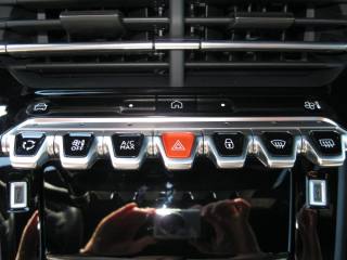 PEUGEOT 2008 usata, con Fari LED