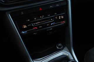 VOLKSWAGEN T-Roc usata, con USB