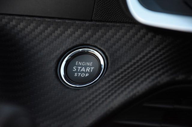 PEUGEOT 208 usata, con Volante in pelle