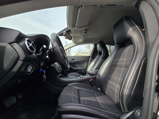 MERCEDES-BENZ CLA 200 usata, con Chiusura centralizzata