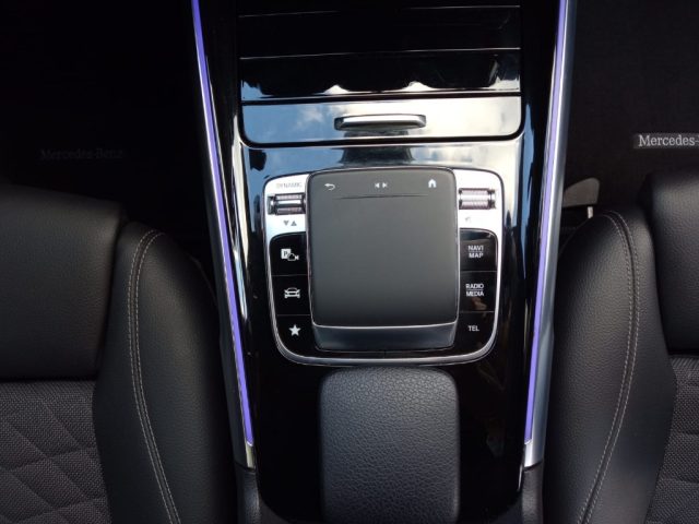 MERCEDES-BENZ GLB 200 usata, con Fari LED