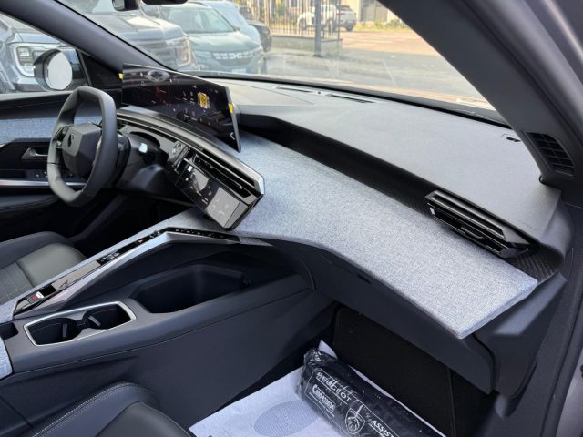 PEUGEOT 5008 usata, con Fari LED