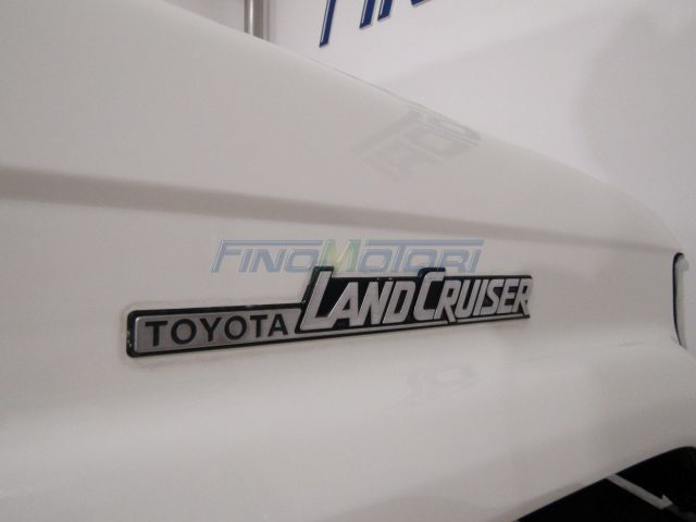 TOYOTA Land Cruiser usata 14