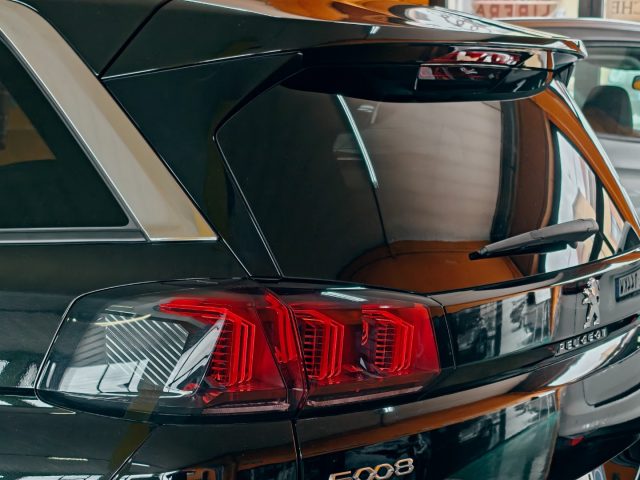 PEUGEOT 5008 usata, con Leve al volante
