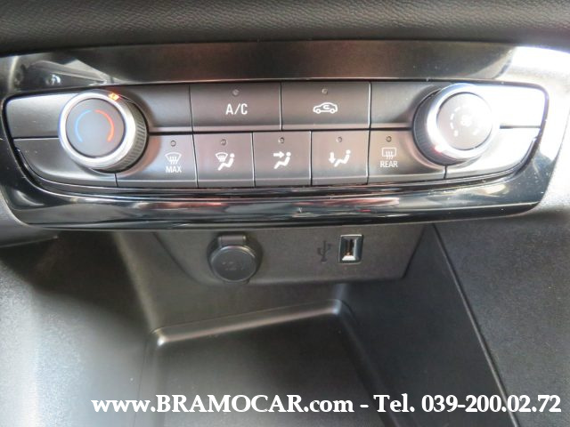 OPEL Corsa usata, con Touch screen