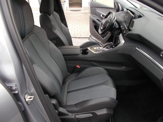 PEUGEOT 3008 usata, con Controllo automatico clima