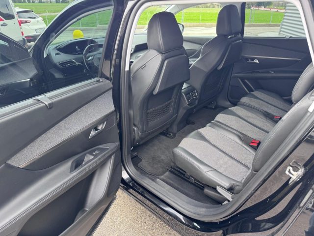 PEUGEOT 5008 usata, con Autoradio digitale