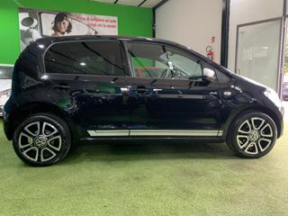 VOLKSWAGEN up! usata, con USB