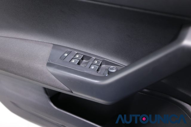 VOLKSWAGEN Taigo usata, con Isofix