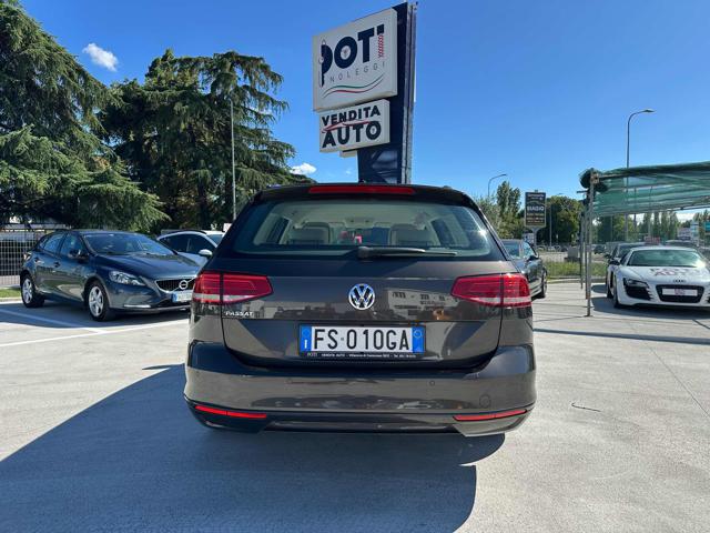 VOLKSWAGEN Passat Variant usata, con Alzacristalli elettrici