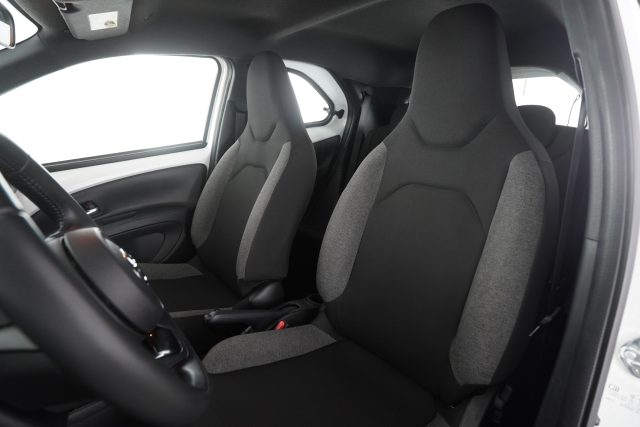 TOYOTA Aygo X usata 10