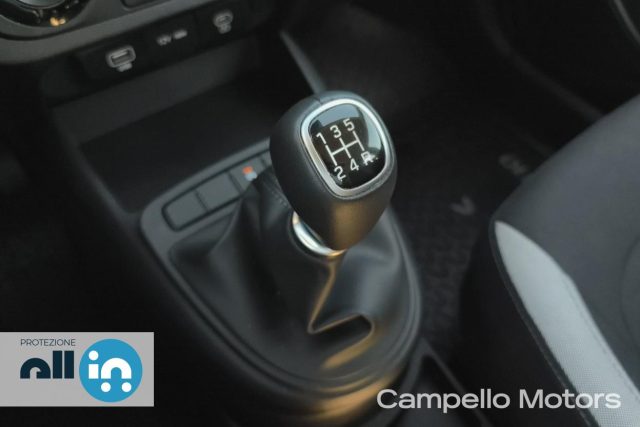 HYUNDAI i10 usata 12