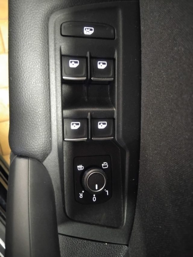 VOLKSWAGEN Tiguan usata, con Airbag testa