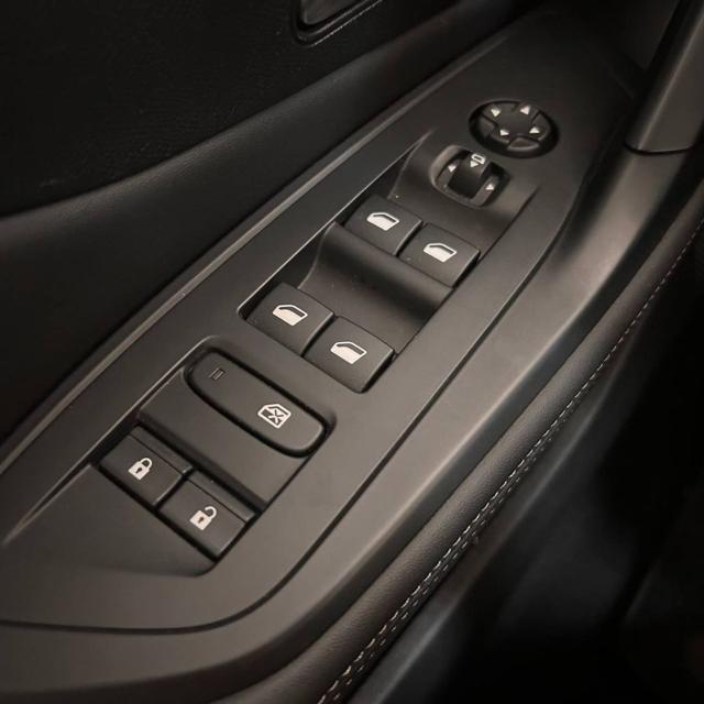 PEUGEOT 308 usata, con Autoradio digitale