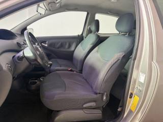 TOYOTA Yaris usata 3