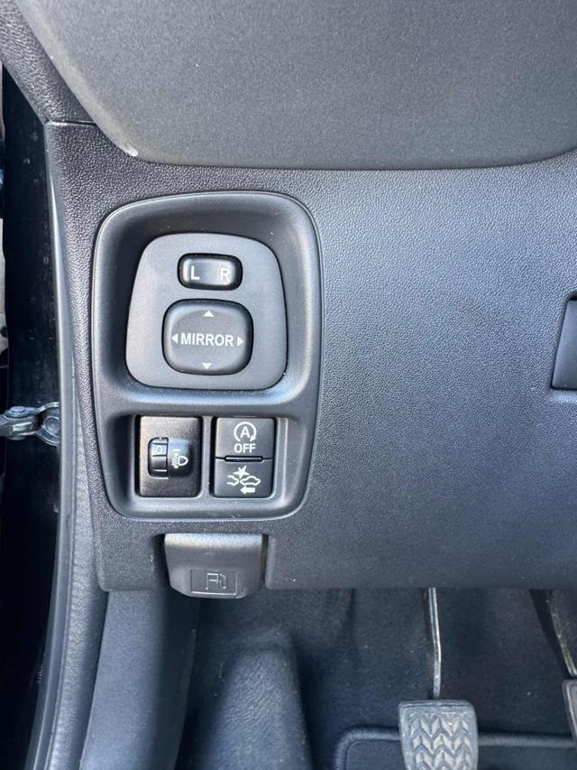 TOYOTA Aygo usata, con Airbag testa