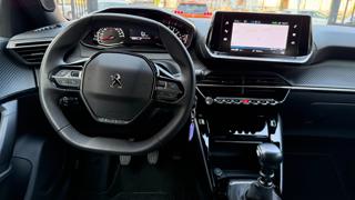 PEUGEOT 2008 usata, con Sistema di navigazione