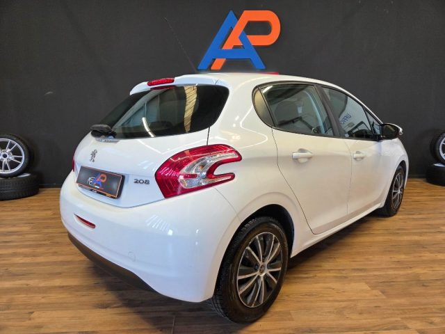 PEUGEOT 208 usata, con Autoradio