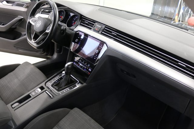 VOLKSWAGEN Passat Variant usata, con Fendinebbia