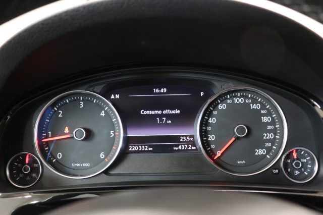 VOLKSWAGEN Touareg usata 24