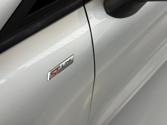 FORD Fiesta usata, con Fari LED