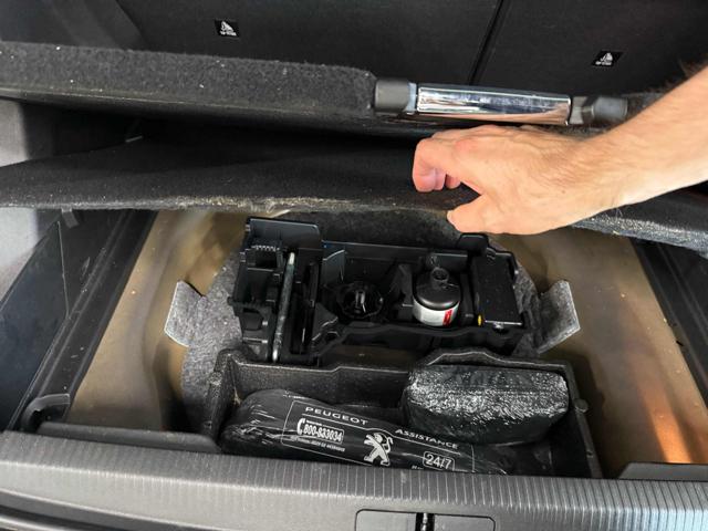 PEUGEOT 2008 usata, con Fari LED