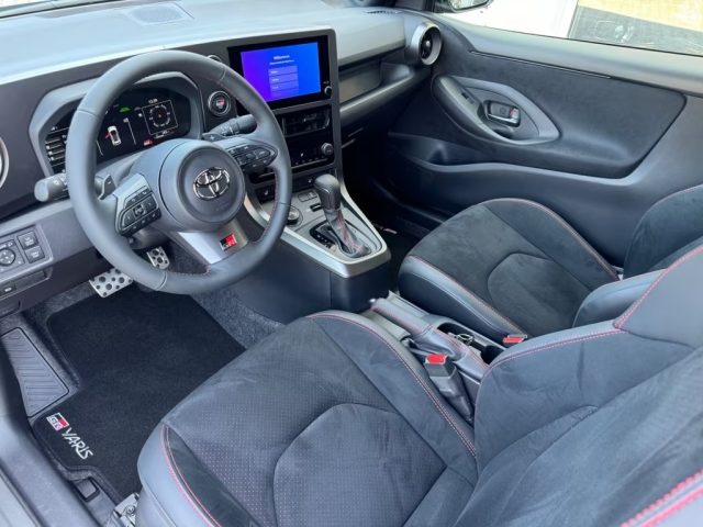 TOYOTA Yaris usata, con Controllo automatico clima