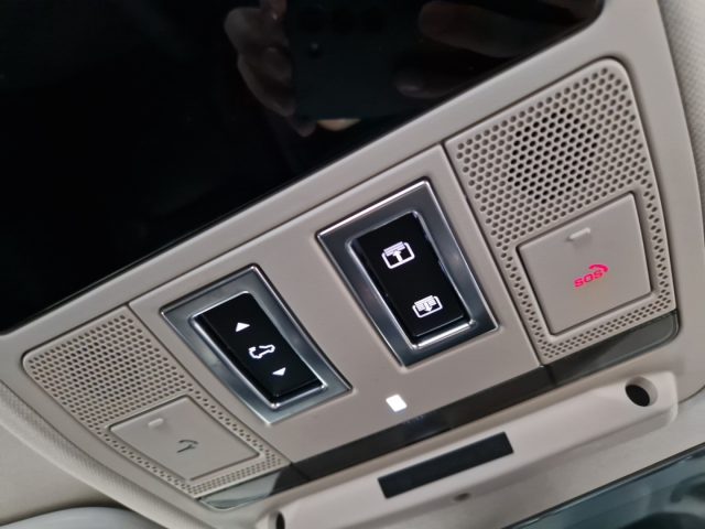 LAND ROVER Defender usata, con Fari LED