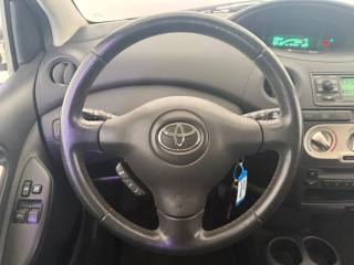TOYOTA Yaris usata 8