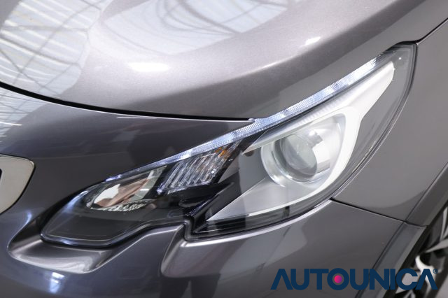 PEUGEOT 2008 usata, con Airbag testa