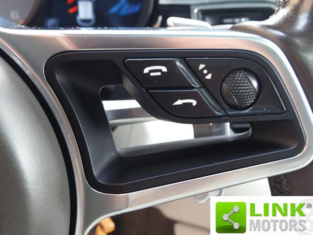 PORSCHE Macan usata, con Park Distance Control