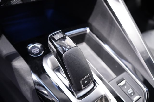 PEUGEOT 5008 usata, con Fari LED