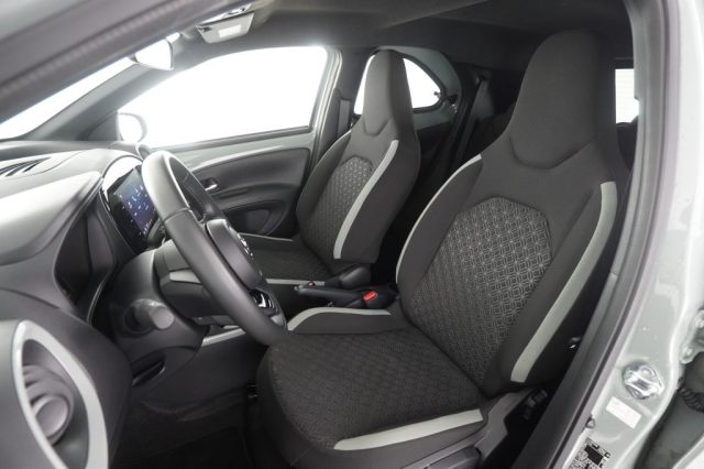 TOYOTA Aygo X usata 2