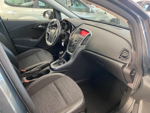 OPEL Astra usata, con Luci diurne