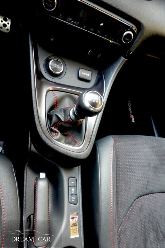 TOYOTA Yaris usata, con Interni in pelle