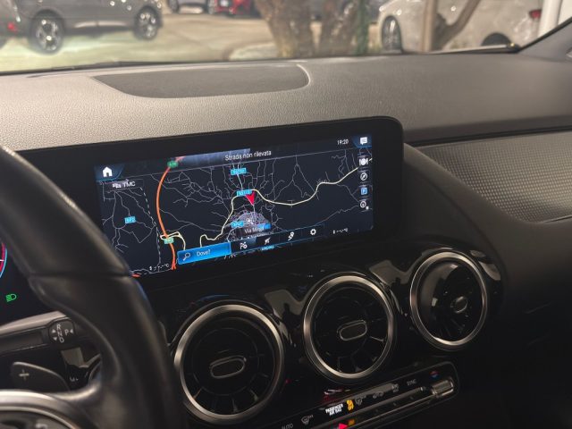 MERCEDES-BENZ GLA 200 usata, con Fari LED