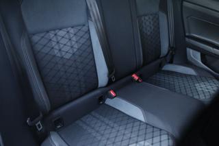 VOLKSWAGEN Taigo usata, con USB