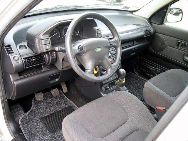 LAND ROVER Freelander usata, con Autoradio