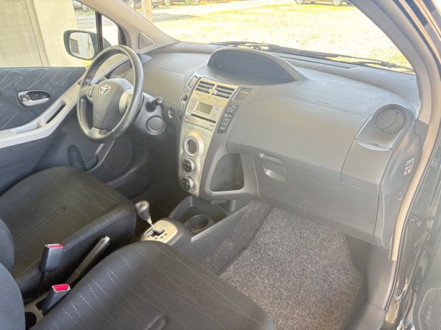 TOYOTA Yaris usata 36