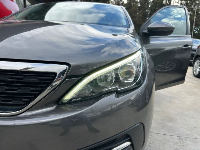 PEUGEOT 308 usata, con Airbag