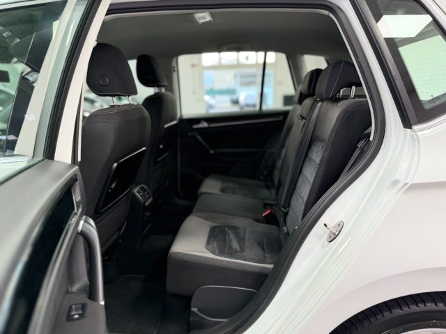 VOLKSWAGEN Golf Sportsvan usata, con Controllo automatico clima