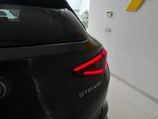 ALFA ROMEO Stelvio usata, con Fari Xenon