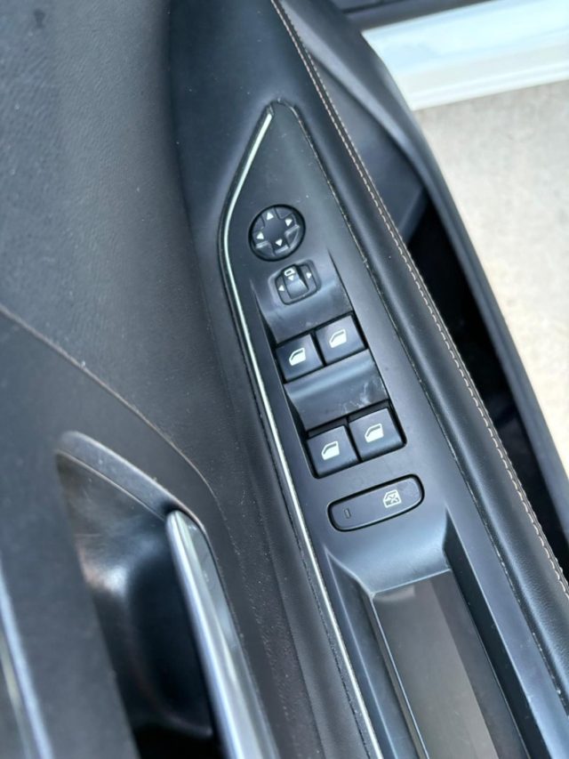 PEUGEOT 3008 usata, con Cruise Control