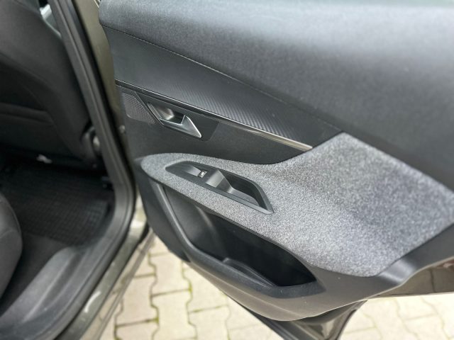 PEUGEOT 3008 usata, con Vetri oscurati