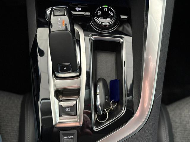 PEUGEOT 3008 usata, con Leve al volante